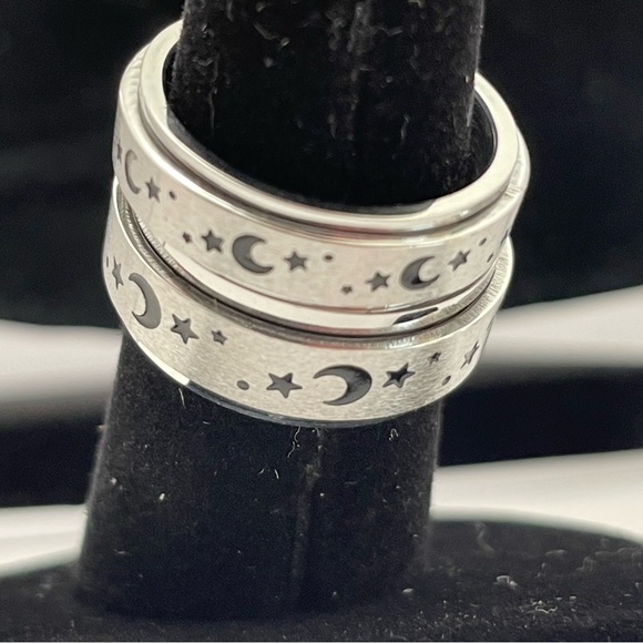 Silver Moon and Stars Ring - Picture 3 of 4